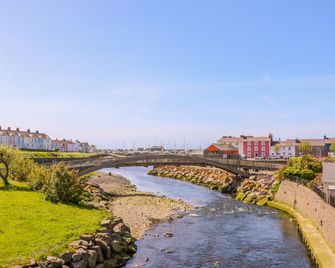 Bari - Aberaeron - Outdoor view