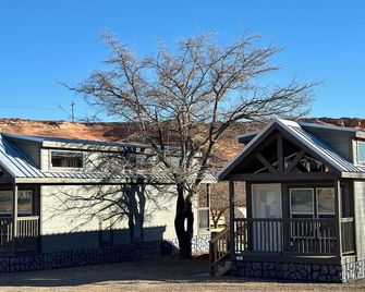 Cozy Tiny Home King Room #25A - Page - Building