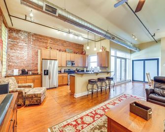 Downtown Louisville Escape Perfect for Events! - Louisville - Kitchen