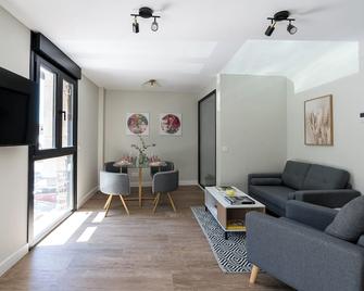 Acogedor Refugio con Terraza - Alcalá de Henares - Sala de estar