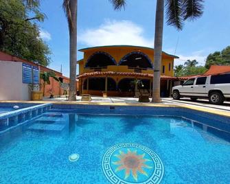 Beach Villa Sunny House, Family Friendly, Pet Friendly, Spacious, Clean, Safe - San José Ixtapa - Basen