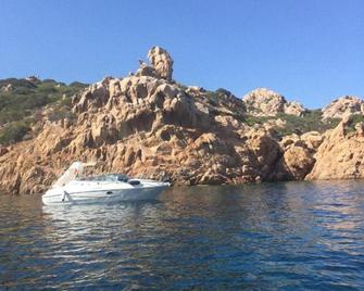 Baia De Bahas Apartments & Resort - Golfo Aranci - Ložnice