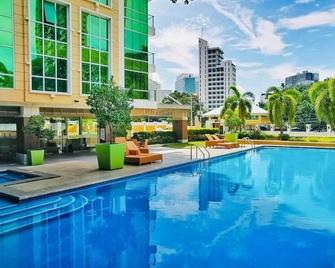 Padgett Place - Deluxe Suites - Cebu City - Pool