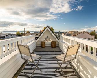 New Best Location In Downtown Edmonds - Edmonds - Balcony