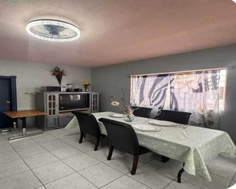 M. Apartment, Near the Railroad, 5 minutes from the international bridges - Nuevo Laredo