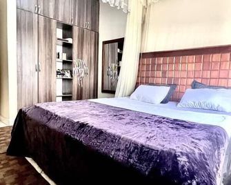 Apartment - Sleeps 2 - Parking - Garden - 神社 - 臥室