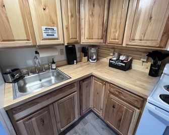 Werlein Rentals Cabin #6 - Tok - Cocina
