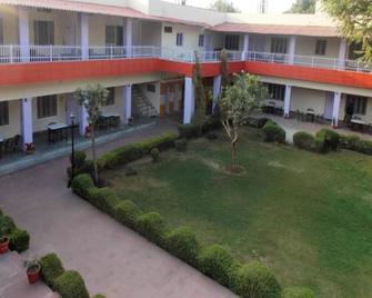 Hotel Goverdhan Tourist Complex - Fatehpur Sīkri - Building