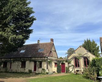 Large charming farmhouse - large plot, quiet, 1H30 from Paris center - Châteaudun - Budova