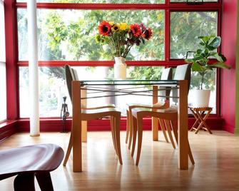 Mid-Century Vibe in Artist's Flat in Emeryville - Emeryville - Comedor