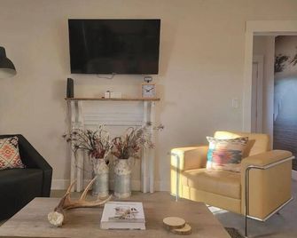 Lola's Barn Retreat - Glen Saint Mary - Huiskamer