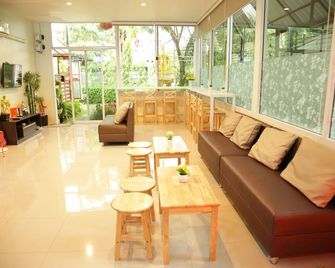 Friends House Resort - Bangkok - Lobi