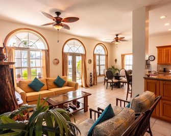 Tara Del Sol Resort - סן פדרו - סלון