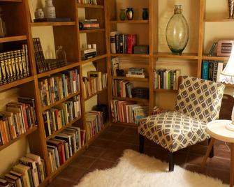 The Tudor Rose - A classy, comfortable getaway - San Anselmo - Lounge