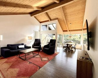 Carmel Valley Village House - Carmel Valley - Huiskamer