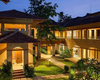 Govardhan Eco Village - Manor - Edificio