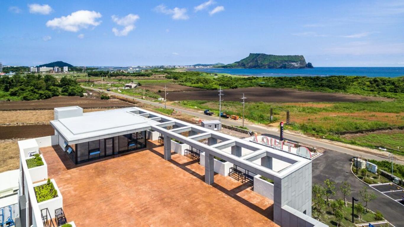 Thira Hotel