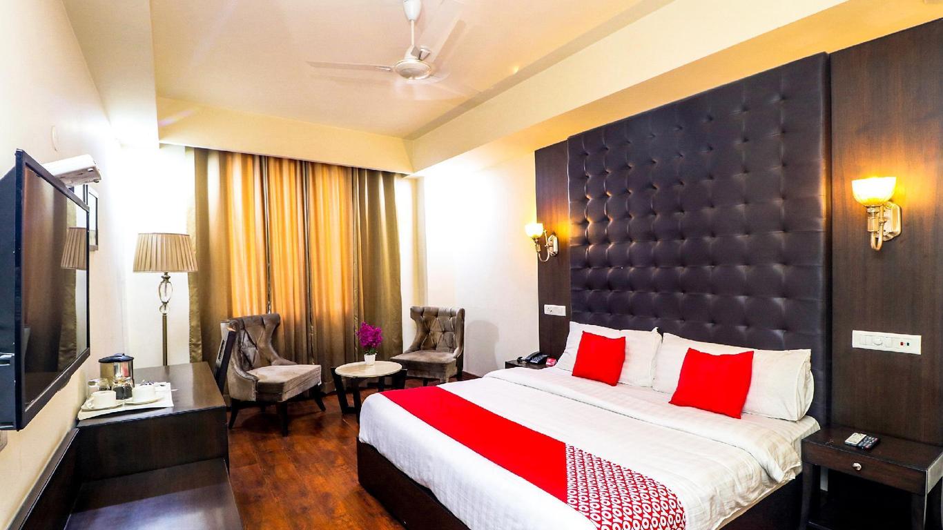 OYO 18810 Hotel Noor Mahal