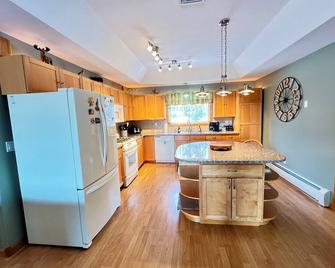 Mt Washington Views, Theater Room, Pool Table, Hot Tub, Fire Pit, On 40 Acres - Jefferson - Cocina