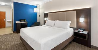 Holiday Inn Express & Suites Klamath Falls Central - Klamath Falls - Bedroom