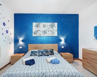 Nel blu dipinto di blu - Malesco - Camera da letto