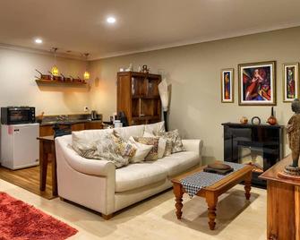 Quiet, relaxing cottage in a rural setting - Levin - Living room
