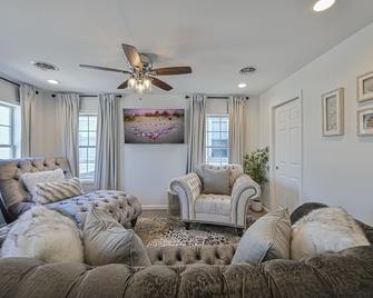 Atlantic City Vibes - Unit B - براينتين - غرفة معيشة
