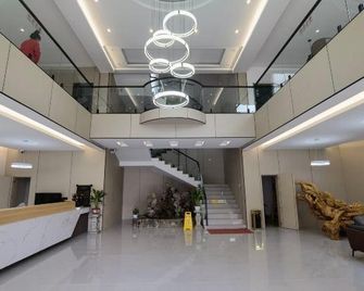 Hutiaoxia Nixiang Hotel - Dêqên - Recepción