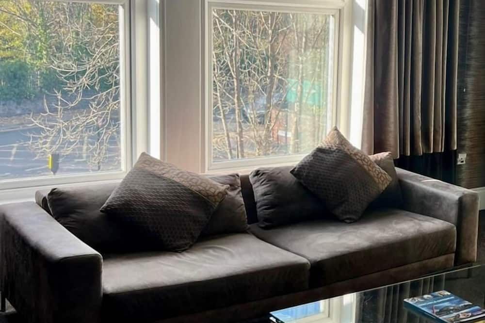 Kensington House by Warren Collection - Wallsend - Huiskamer