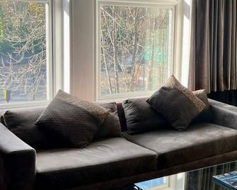 Kensington House by Warren Collection - Wallsend - Living room