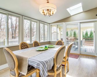 4 Mi to Inkwell Beach: Home in Oak Bluffs! - Vineyard Haven - Dining room