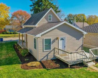 This house is a 2 bedroom(s), 1 bathrooms, located in Marion, IN. - Marion - Gebouw