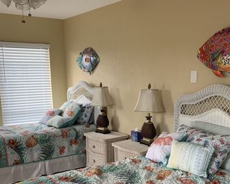 Beautiful Waterfront Ideal For Fishing And Boating!! - Saint James City - Habitación