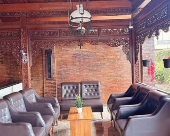 Chrome Hotel & Resort Solo - Surakarta City - Lounge