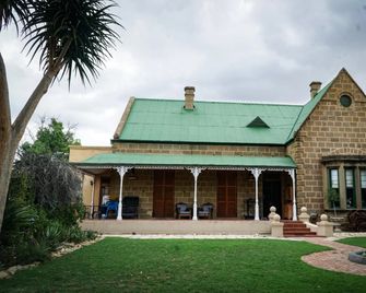 Outentique Accommodation - Oudtshoorn