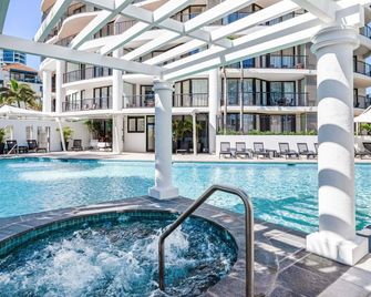 Mantra Coolangatta Beach - Coolangatta - Piscina