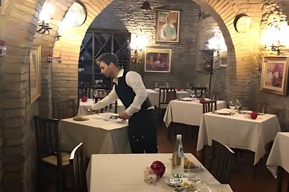 Locanda Il Pino - סן ג'ימיניאנו - מסעדה