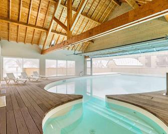 T3 in LUCHON in residence with pool and garden (Pyrenees) - Bagnères-de-Luchon - Piscine