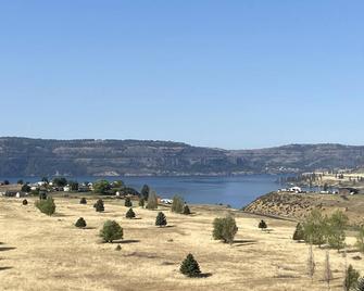 Newly Updated Property Surrounded By The Beauty Of Lake Roosevelt - Davenport - Beach