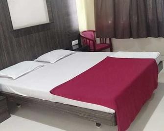 I-Roomz Hoysala Residency - Bellary - Bedroom