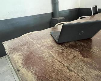 Spot On 93621 Kost Bu Tutik Syariah - Lawang - Recepción