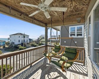 Spacious Home w/Ocean Views at Quiet end of Island - Topsail Beach - Balcón