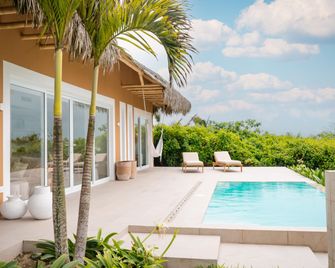 Tanusas Retreat & Spa - Puerto Cayo - Pool