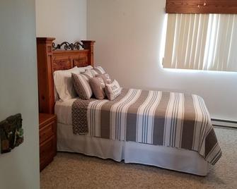 Lake Erie Green Cove Getaway - Oak Harbor - Bedroom