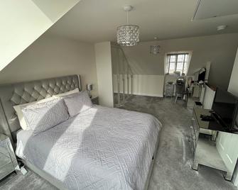 Drey Close - Formby - Bedroom