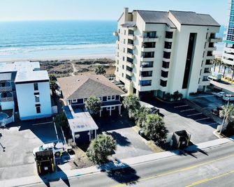 Oceanfront, Centrally Located, Huge 5k sq ft Home w Huge Private Pool, Hot tub, & Gameroom - North Myrtle Beach - Edificio