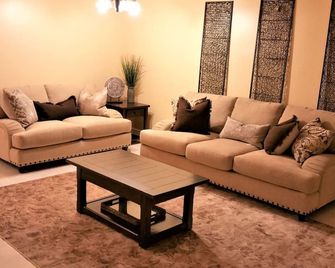 City Place Paradise Steps From Dining, Entertainment, And Convention Center - West Palm Beach - Sala de estar