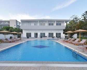 Evita Bay - Фаліракі - Басейн