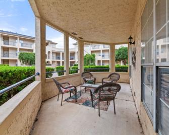 Hill Country Island Retreat - Lago Vista - Balcony