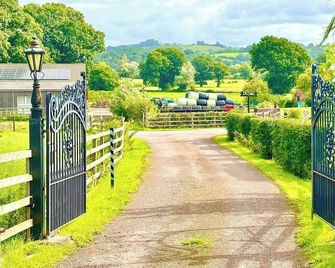 Rabbit Meadow Lodge - Sleeps up to 4 people - Usk - Outdoor view